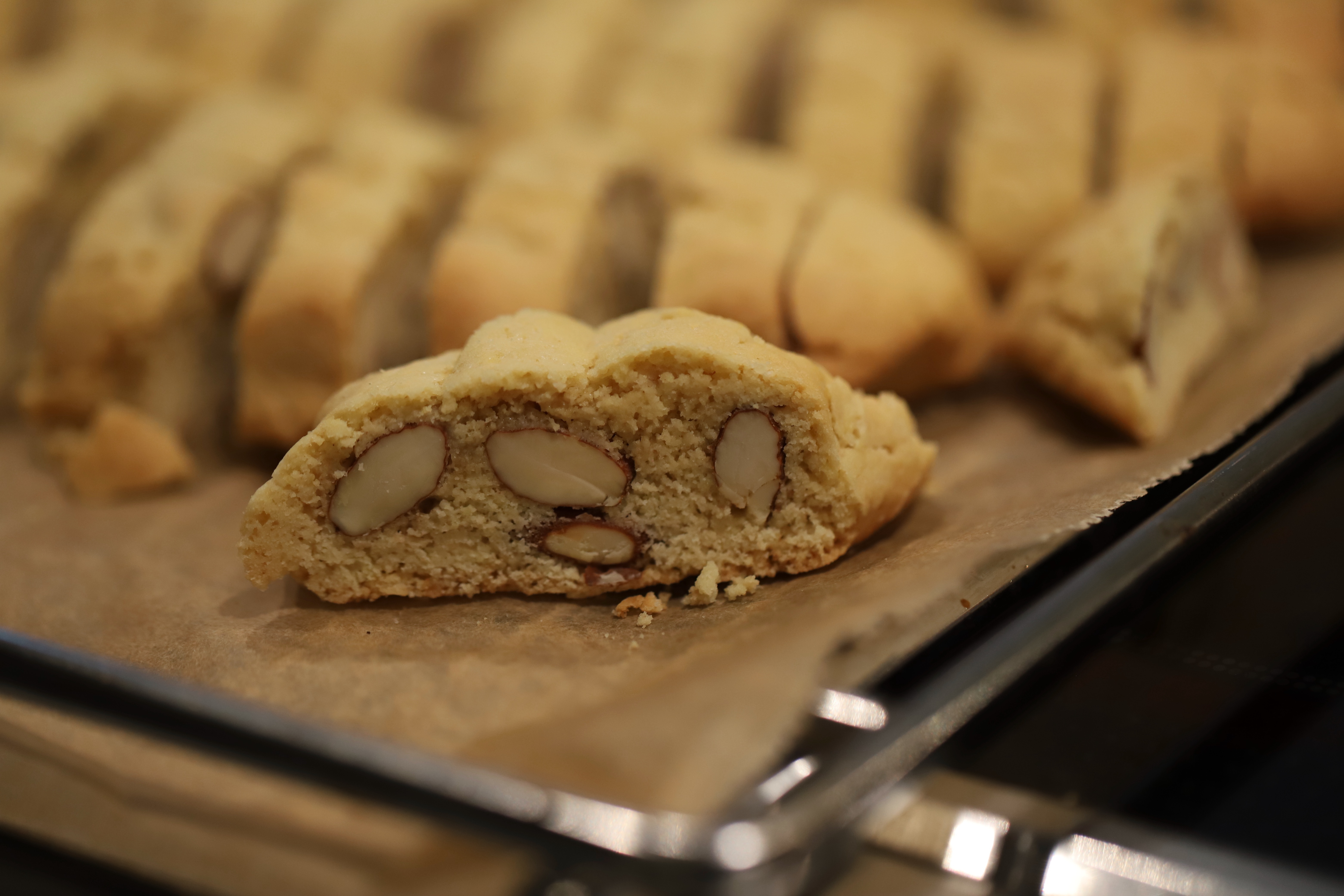 Almond cookie